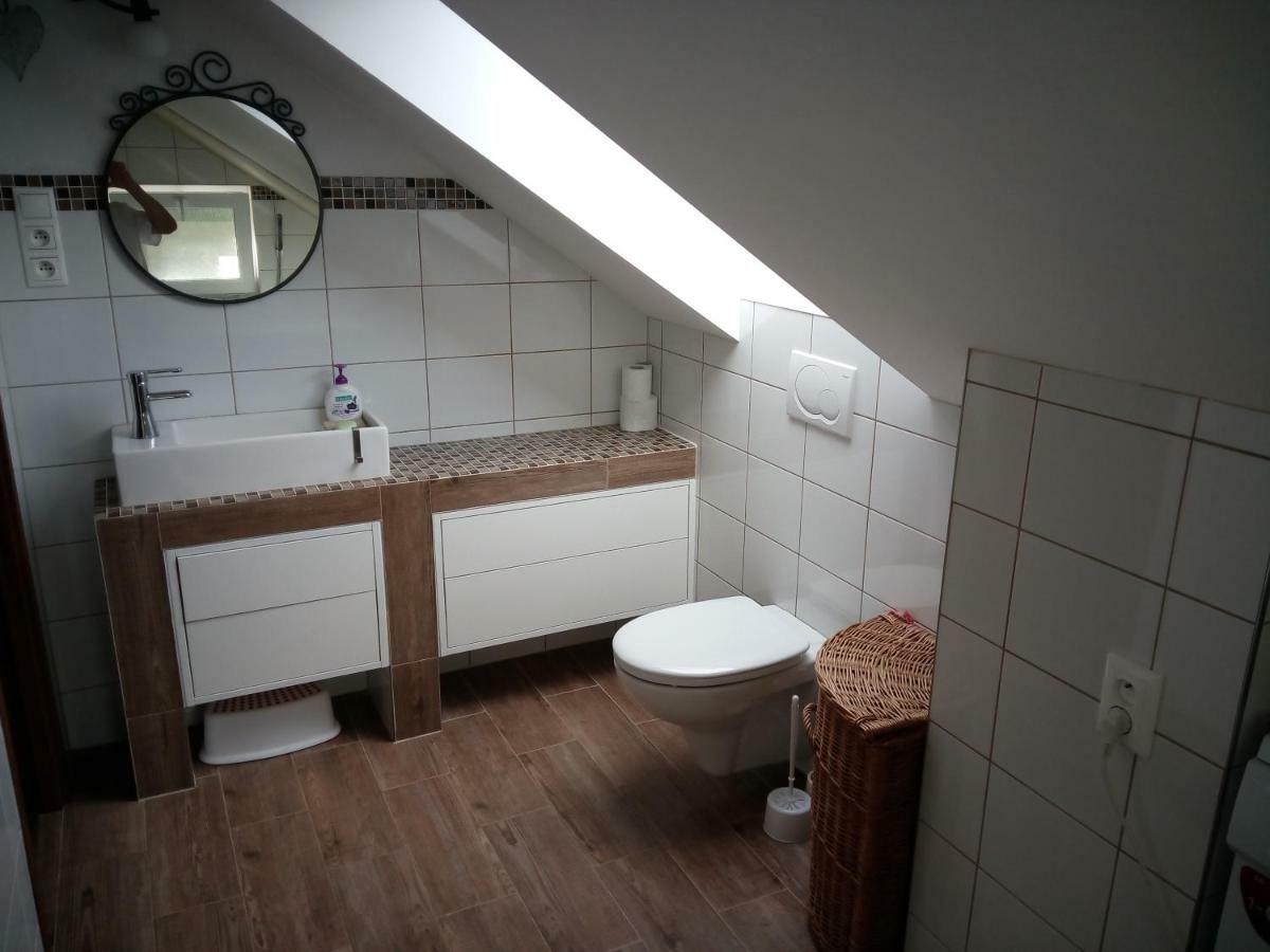 Walnut Apartment With Sauna And Pond Topoľčany Eksteriør billede