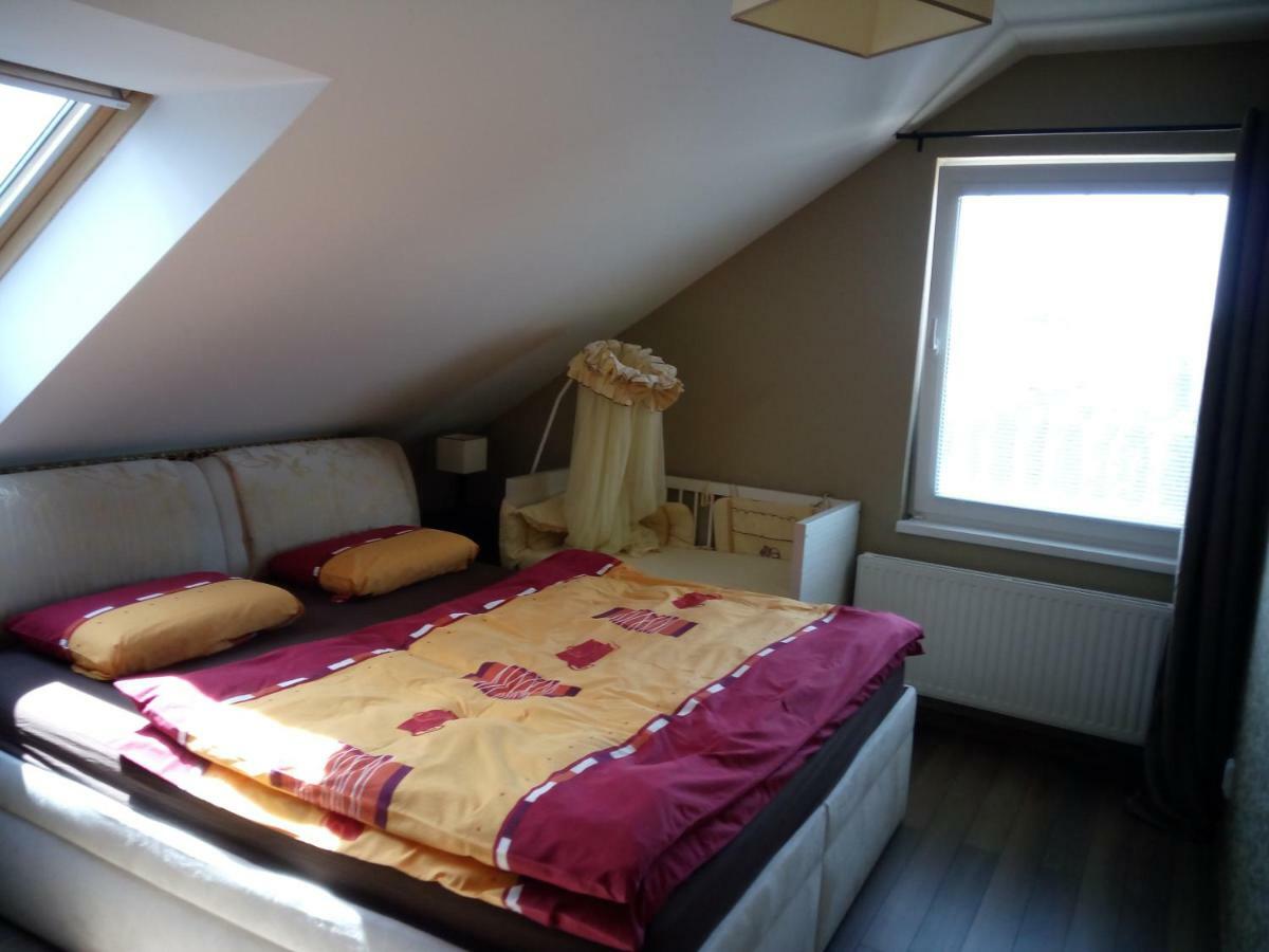 Walnut Apartment With Sauna And Pond Topoľčany Eksteriør billede