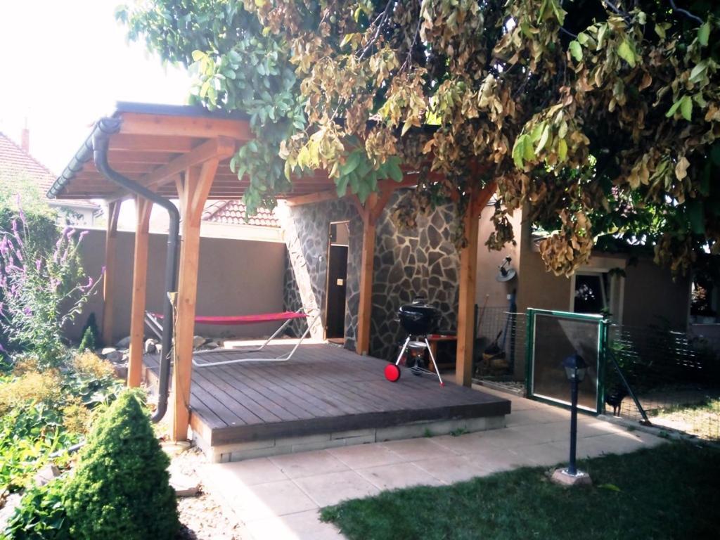 Walnut Apartment With Sauna And Pond Topoľčany Eksteriør billede