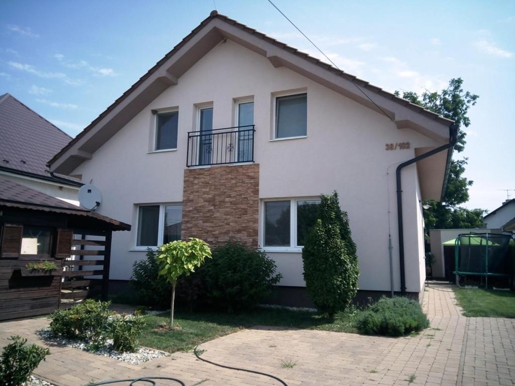 Walnut Apartment With Sauna And Pond Topoľčany Eksteriør billede